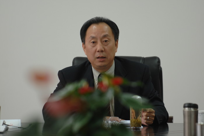 郑孝雍校长在遂宁航站作形势报告报告会现场(局部)